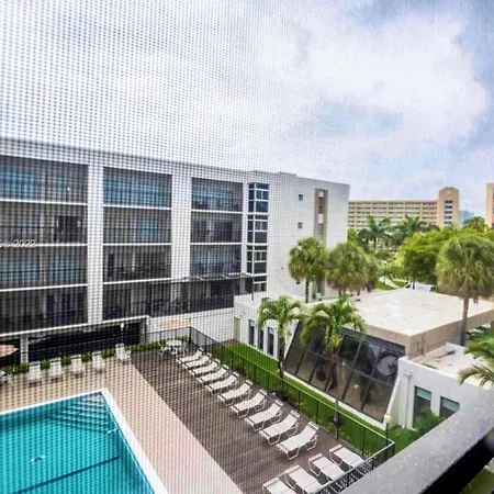 Amazing Condo 5 Minute Walk To The Beach! Miami Beach Exterior photo