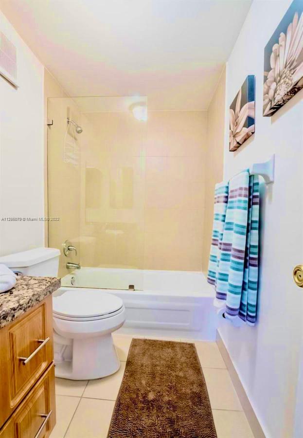 Amazing 5 Minute Walk To The Beach! Apartment *