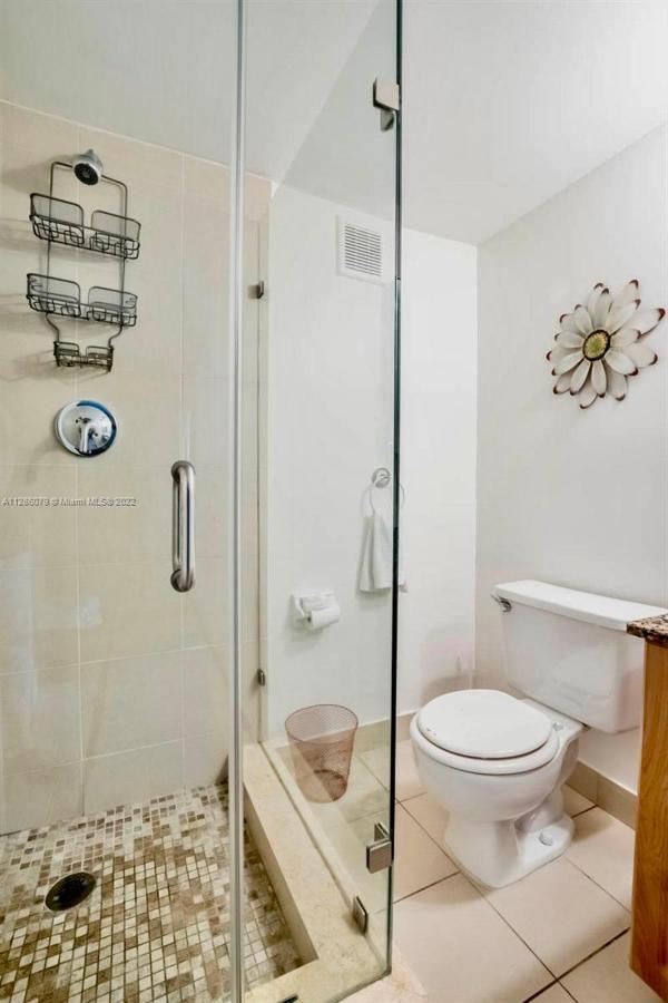 Apartment Amazing 5 Minute Walk To The Beach!