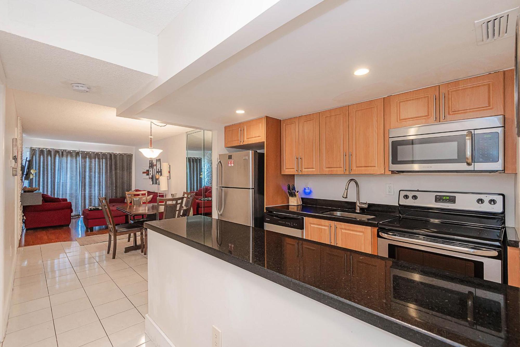 Amazing 5 Minute Walk To The Beach! Apartment